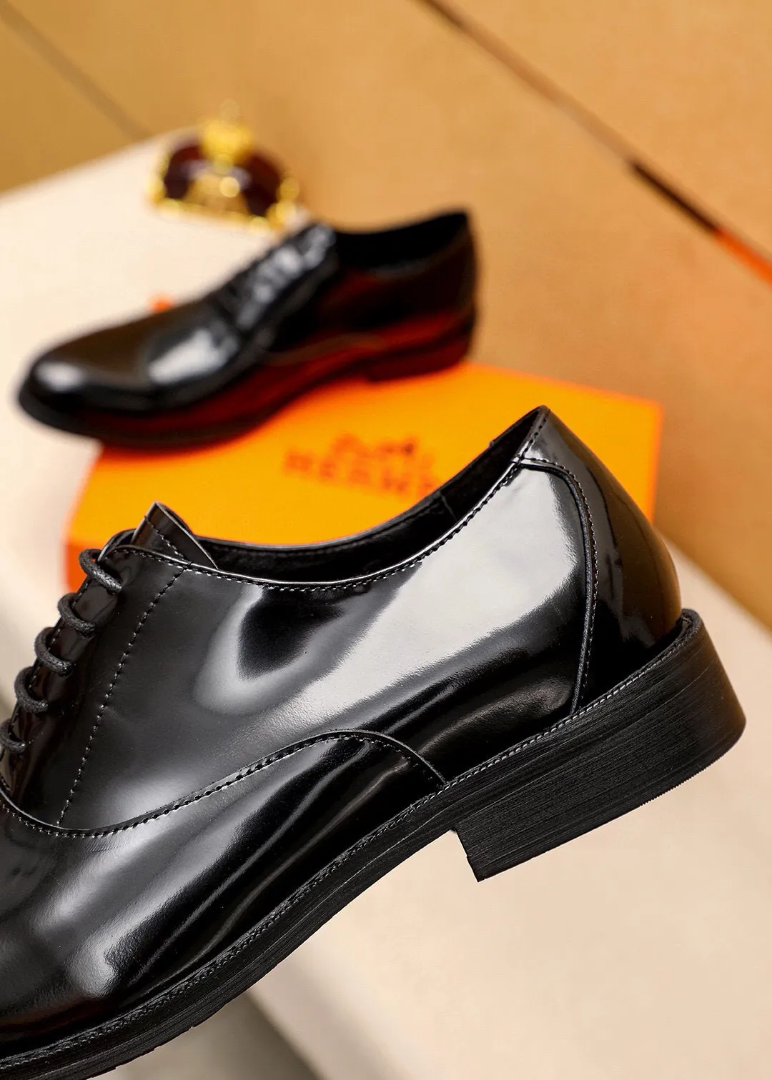 Men's shoes 💰460💐 Product trademark: HERMES "Hermès" business leather shoes Regular size: 38-44 (45🉑️customized) Product materials: Selected imported first-layer open-edge beaded calfskin upper, imported water-dyed 🐂 cowhide lining. Strong three-dimensional visual effect, non-slip and wear-resistant combination outsole Color: 2⃣️colors available